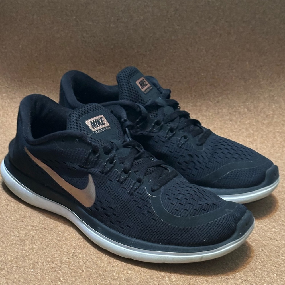 NIKE - Black sneakers - Sz 8.5